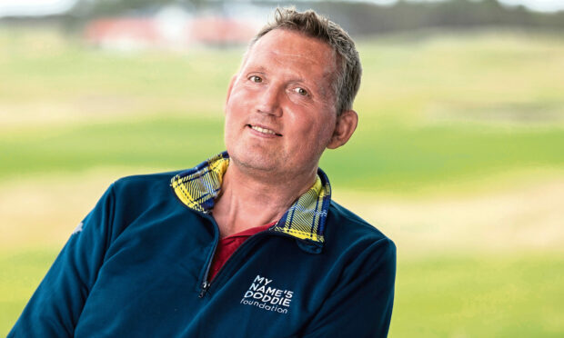 Doddie Weir is to receive an honorary degree from Abertay University this summer.