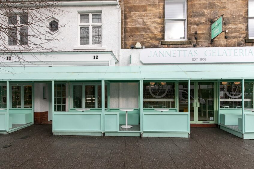 The exterior of Jennettas Gelateria