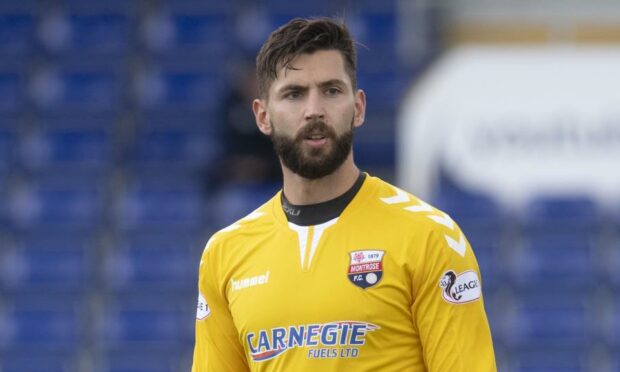 Aaron Lennox has penned a new Montrose deal