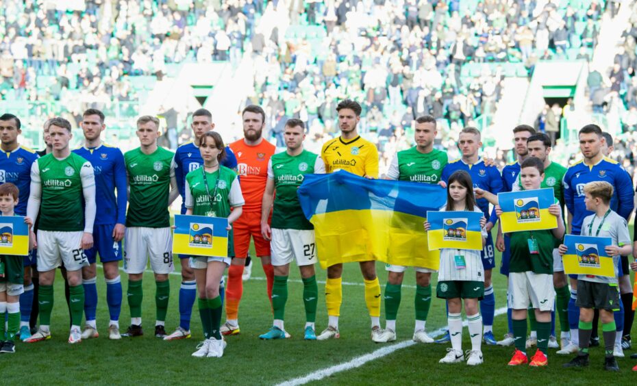 St Johnstone and Hibs players show their support for Ukraine before kick-off on Saturday.