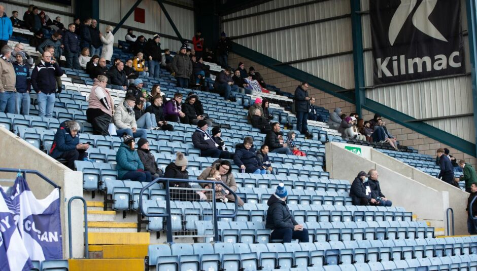 There were ample empty seats at Dens