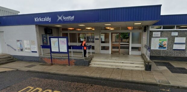 The railway line at Kirkcaldy is currently closed. Image: Google Maps