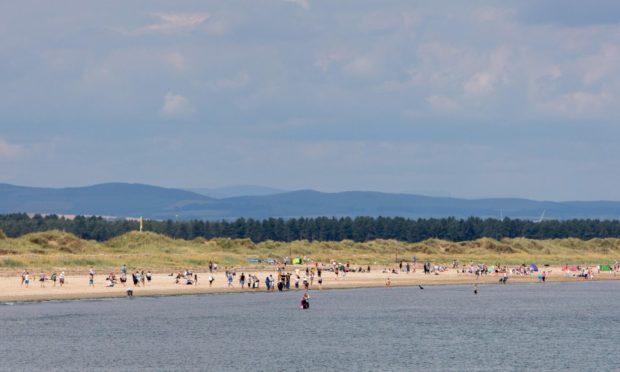 Courier News - Fife - Reporter Unknown - Weather in St Andrews - St Andrews - Picture Shows: People on the beach at St Andrews West Sands - Wednesday 25th July 2018