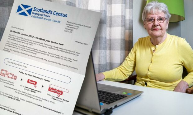 Dorothy McHugh of Dundee Pensioners Forum say old people are worrying about filling in their census form online.