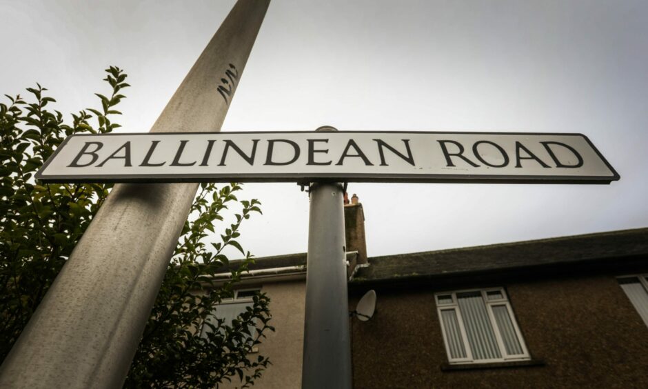 Ballindean Road sign
