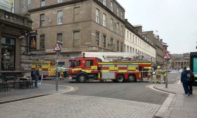 Reform street in Dundee after roof tiles fell from a building