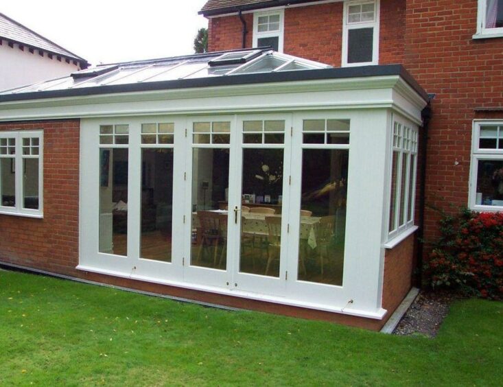 Photo of an orangery extension that EC2 ltd have built