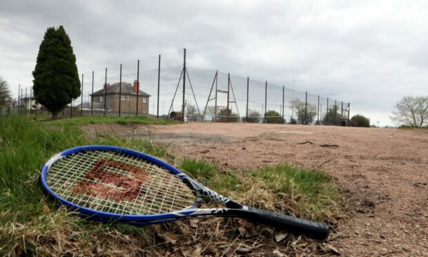 The tennis courts in Broughty Ferry will be upgraded.