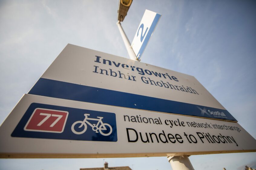 Photo shows a sign at Invergowrie train station.