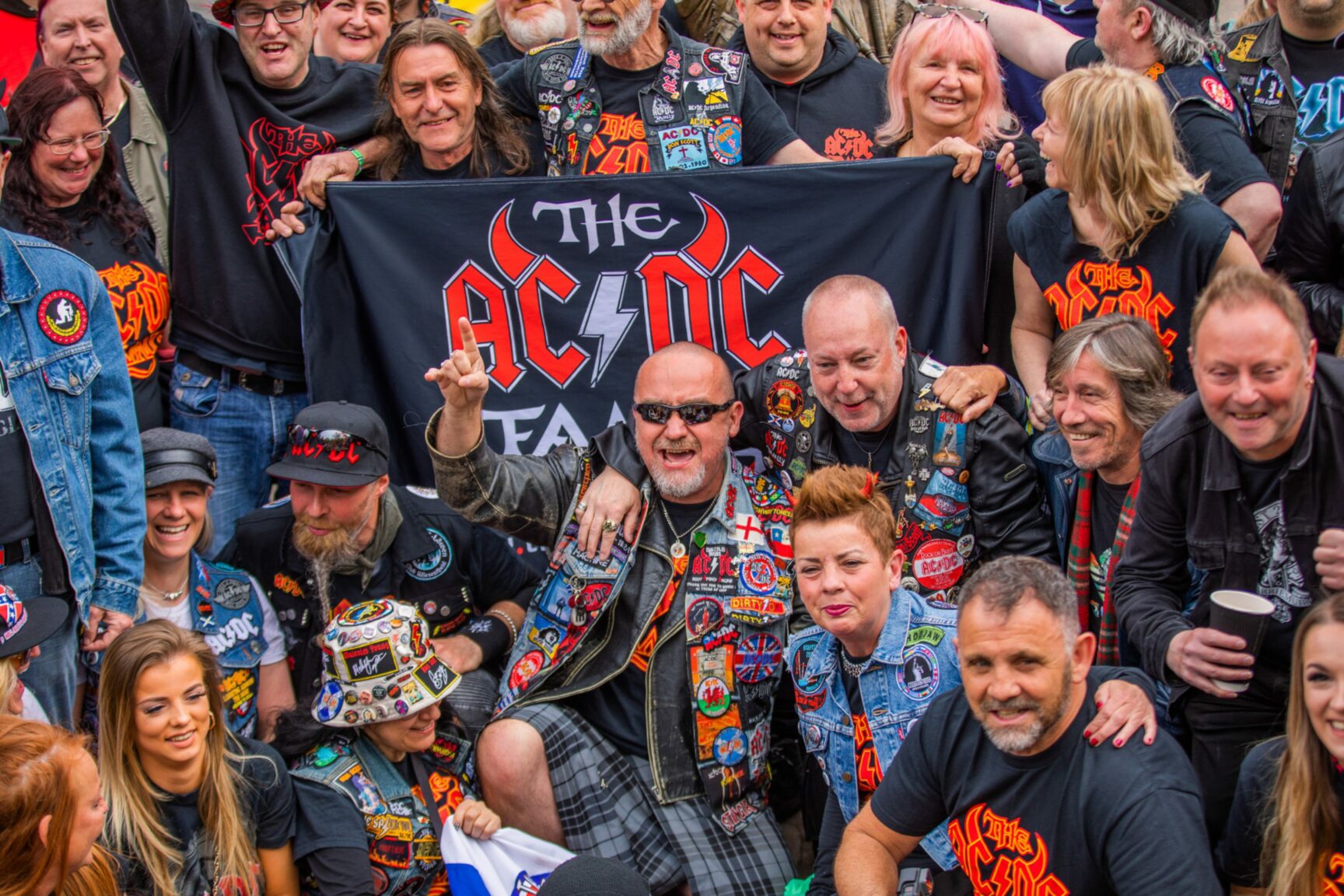 Bon Noel? Campaign to get AC/DC to UK Christmas No. 1