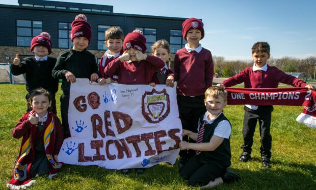 Hayshead Primary School P1 pupils Alana, Ethan, Logan, Ike, James, Emitt, Emma, Bear and Leighton. Pictures by Steve Brown / DC Thomson.