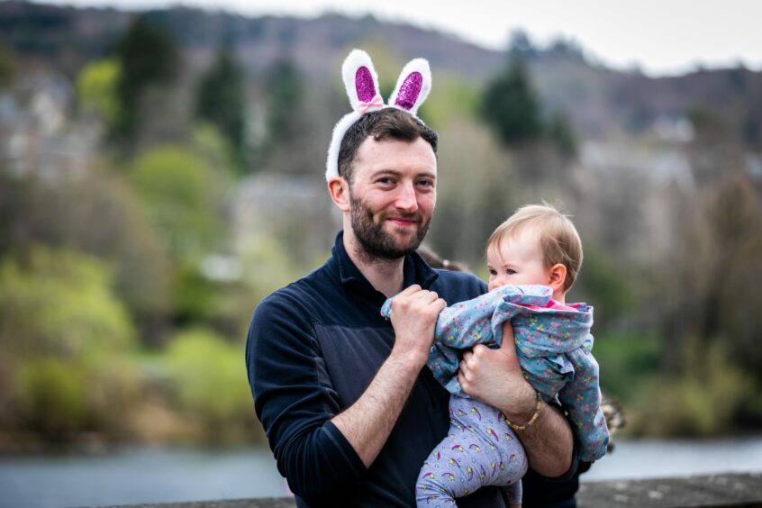 Andrew Gavine and 10-month-old daughter Enid watching the ducks race down the River Tay. Pic: Steve Brown/ DCT Media.