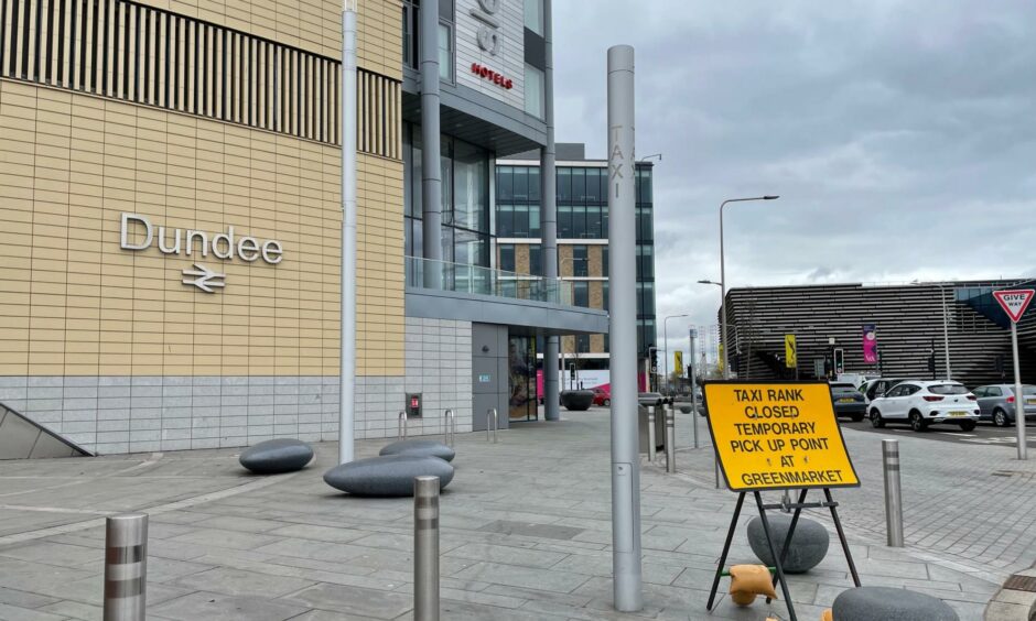 Dundee station taxi rank