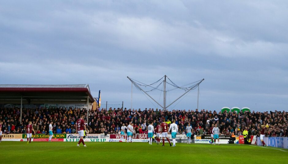 A crowd of 5,154 packed into Gayfield for the clash.