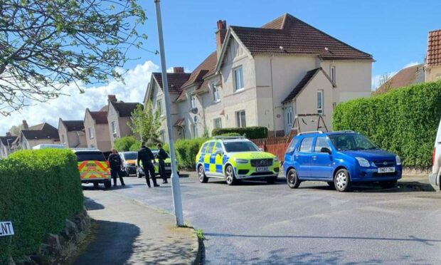 Armed police were spotted on Laurel Crescent in Kirkcaldy. Image Fife Jammer Locations