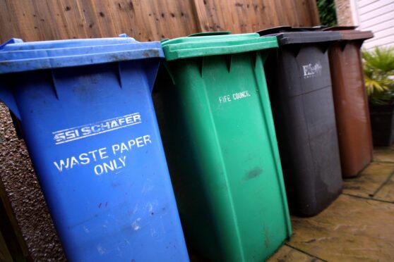 Around 4,000 bin collections were missed last week in the Dunfermline area