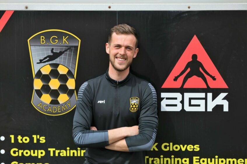 Dundee E3 supports Calum Brodie with his goalkeeping school.