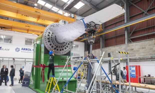 FastBlade's 75-tonne reaction frame fitted with a tidal turbine blade.