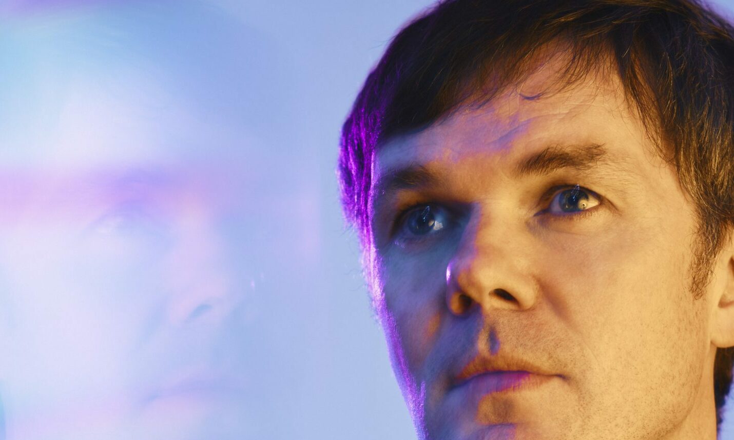 Roddy Woomble is still lead singer for Idlewild, but is currently on a solo tour.