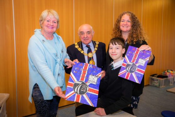 Demians Dmitrijevs, Deputy Angus Lord Lieutenant Robina Addison, Provost Ronnie Proctor and Strathmore PS head teacher Jennifer Garnes.