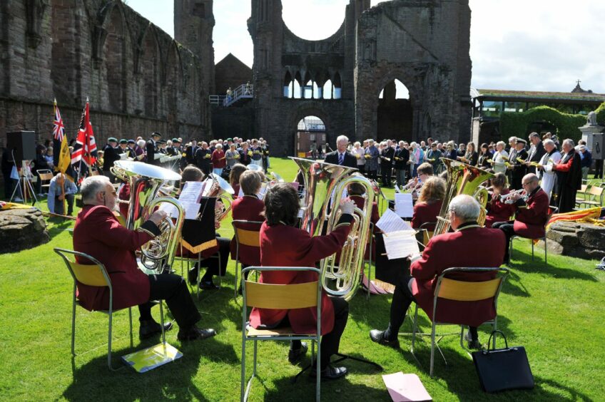 A service of dedication was held to mark the Queen's Diamond Jubilee at Arbroath Abbey. Music for the service was provided by the Arbroath Instrumental Band.