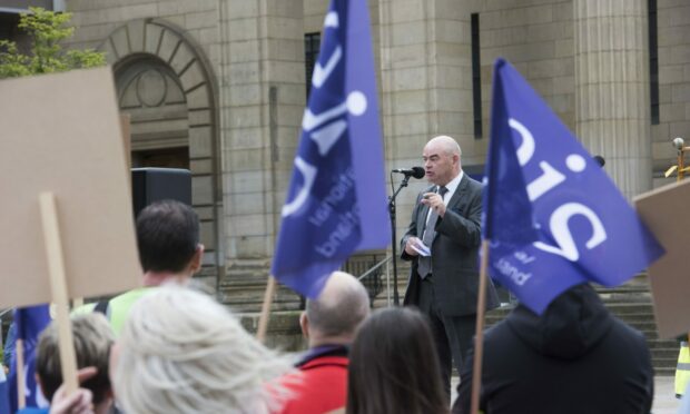 Why Dundee secondary teachers strike was called off.