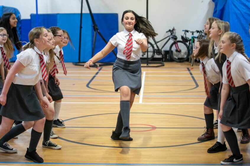 Craigiebarns Primary School glee choir preforming their routine.