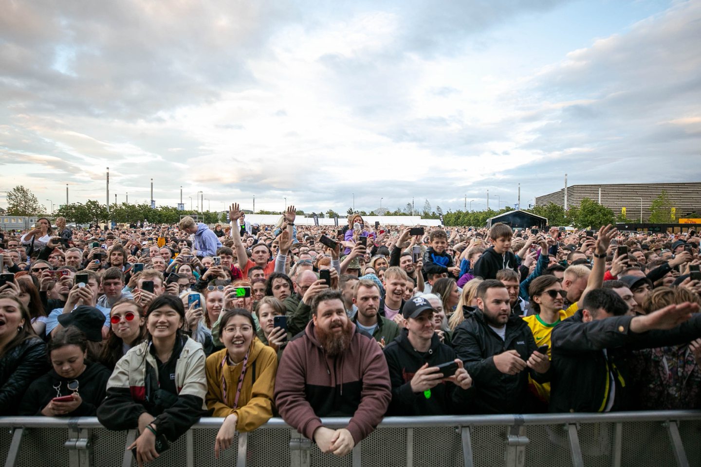Noel Gallagher in Dundee Partying like it's 1994