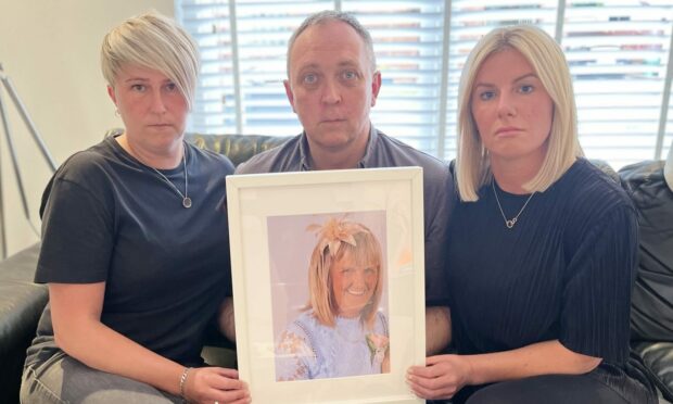 (From left) Linda's first daughter Sharon Adams, Linda's partner Jamie Duff, and second daughter Shona Adams alongside a picture of her.