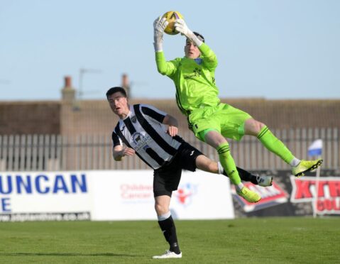 Keeper Lenny Wilson has signed for Brechin City.