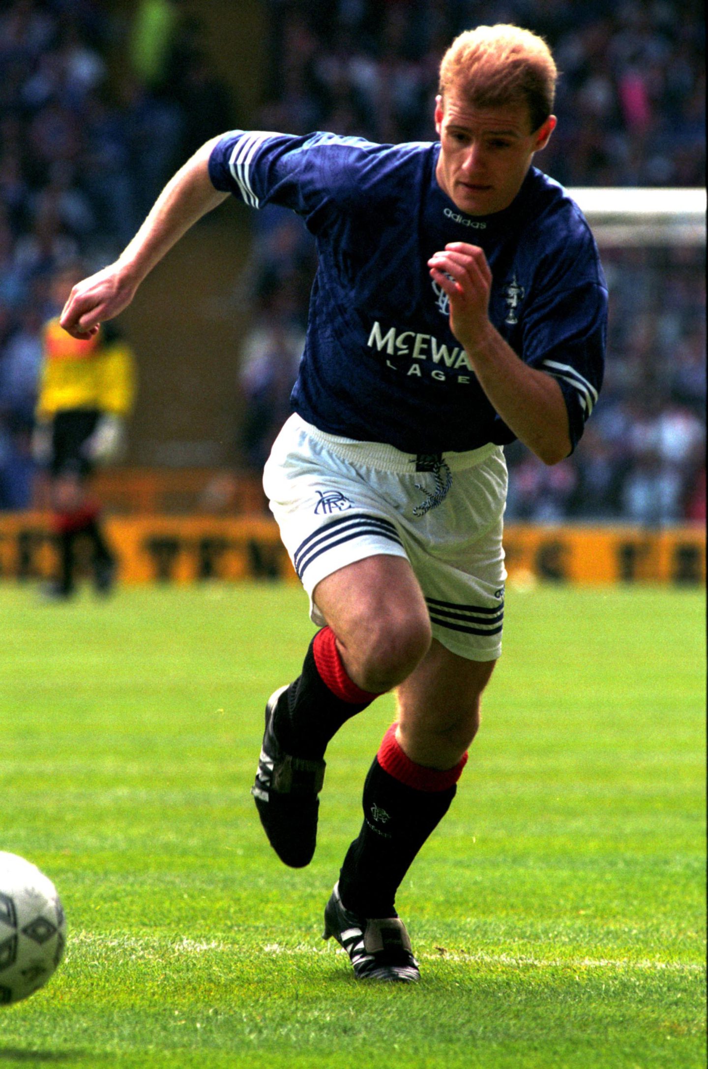 Gordon Durie in action for Rangers during the 1994 Scottish Cup final against Dundee United.