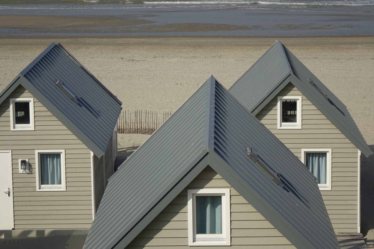 beach sheds with metal roofs