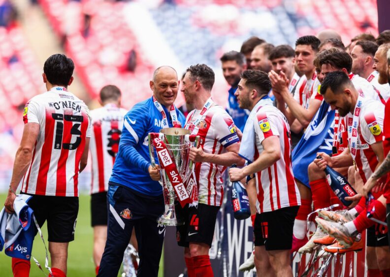 Alex Neil and his Sunderland players celebrate League One play-off win over Wycombe Wanderers.