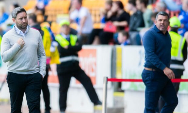 Lee Johnson celebrates as St Johnstone manager Callum Davidson looks dejected.