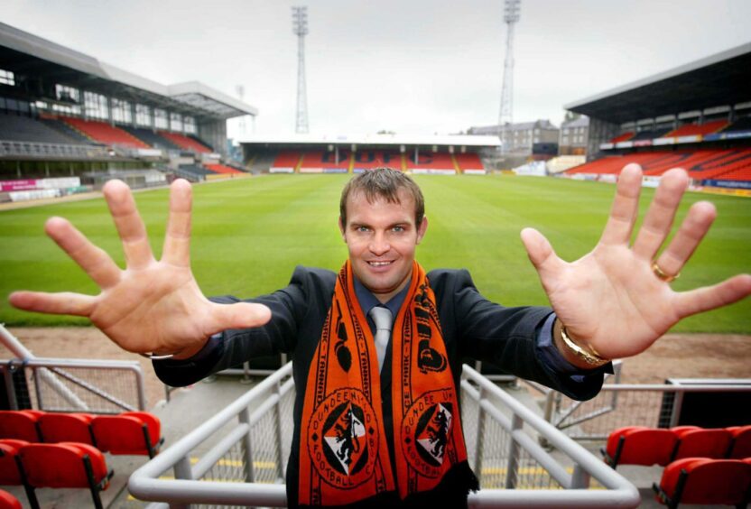 Tony Bullock unveiled as a Dundee United keeper in 2003.