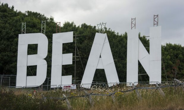 Work has began on a giant sign reading 'Beanotown' as part of Dundee's Beano festival.