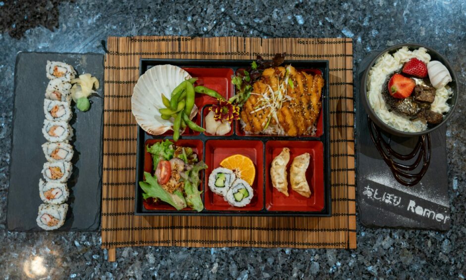 Oshibori dishes.