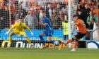 Dundee United go in to the second leg against AZ with a 1-0 lead thanks to Glenn Middleton's strike.