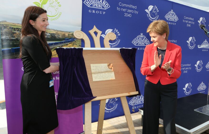 The First Minister officially declares the link open. To the left is Highland Spring's head of sustainability, Morwen Mands.