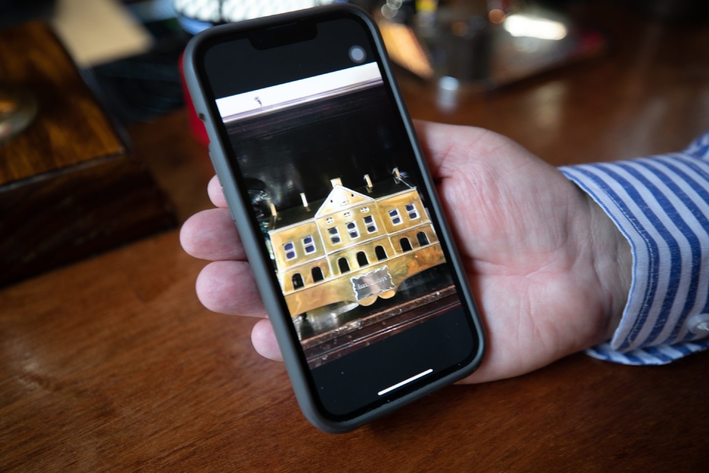 Dundee pub manager makes plea for return of stolen Pillars model