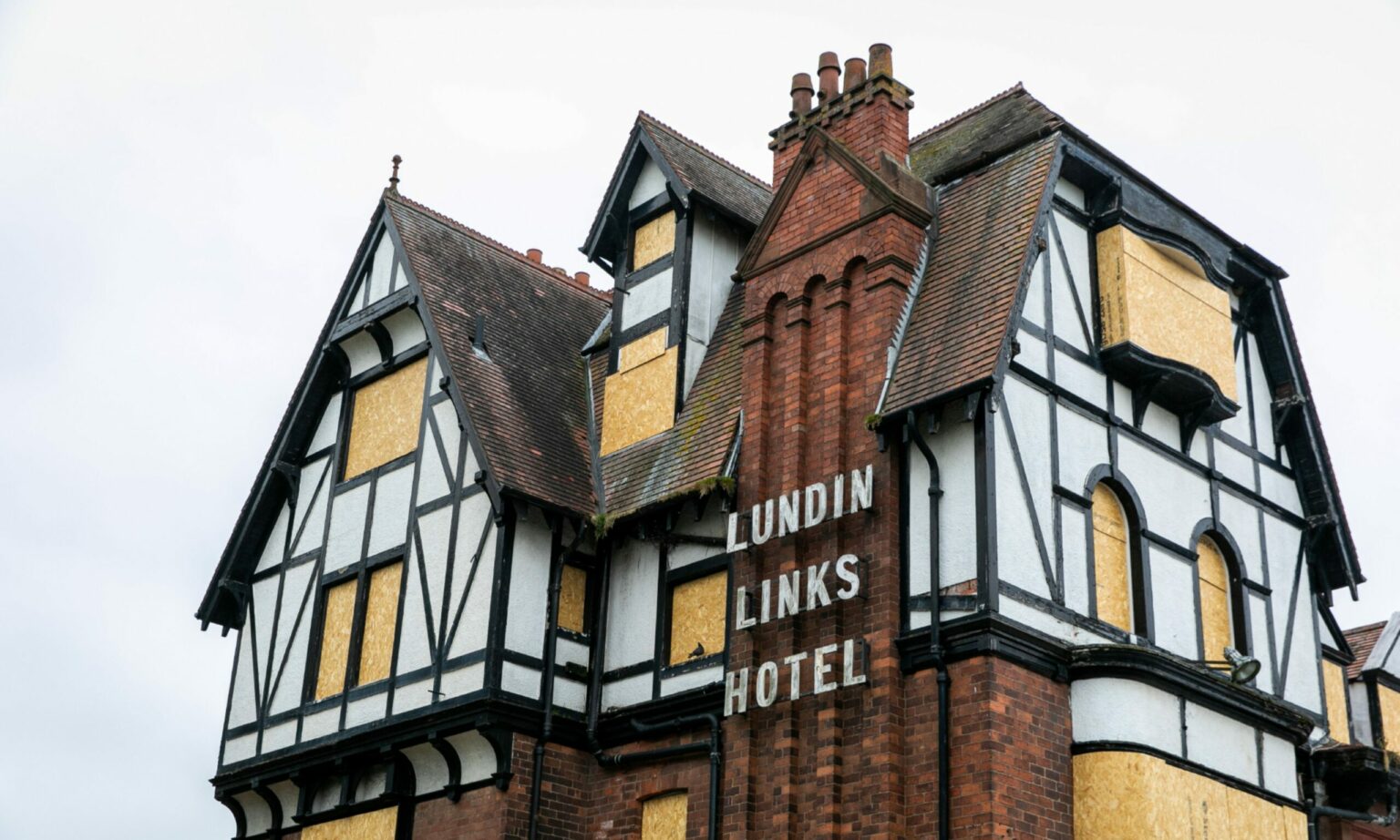 Lundin Links Hotel Building faces demolition after fire