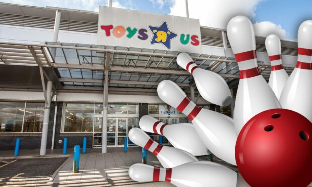 Empty Toys R Us store in Dundee