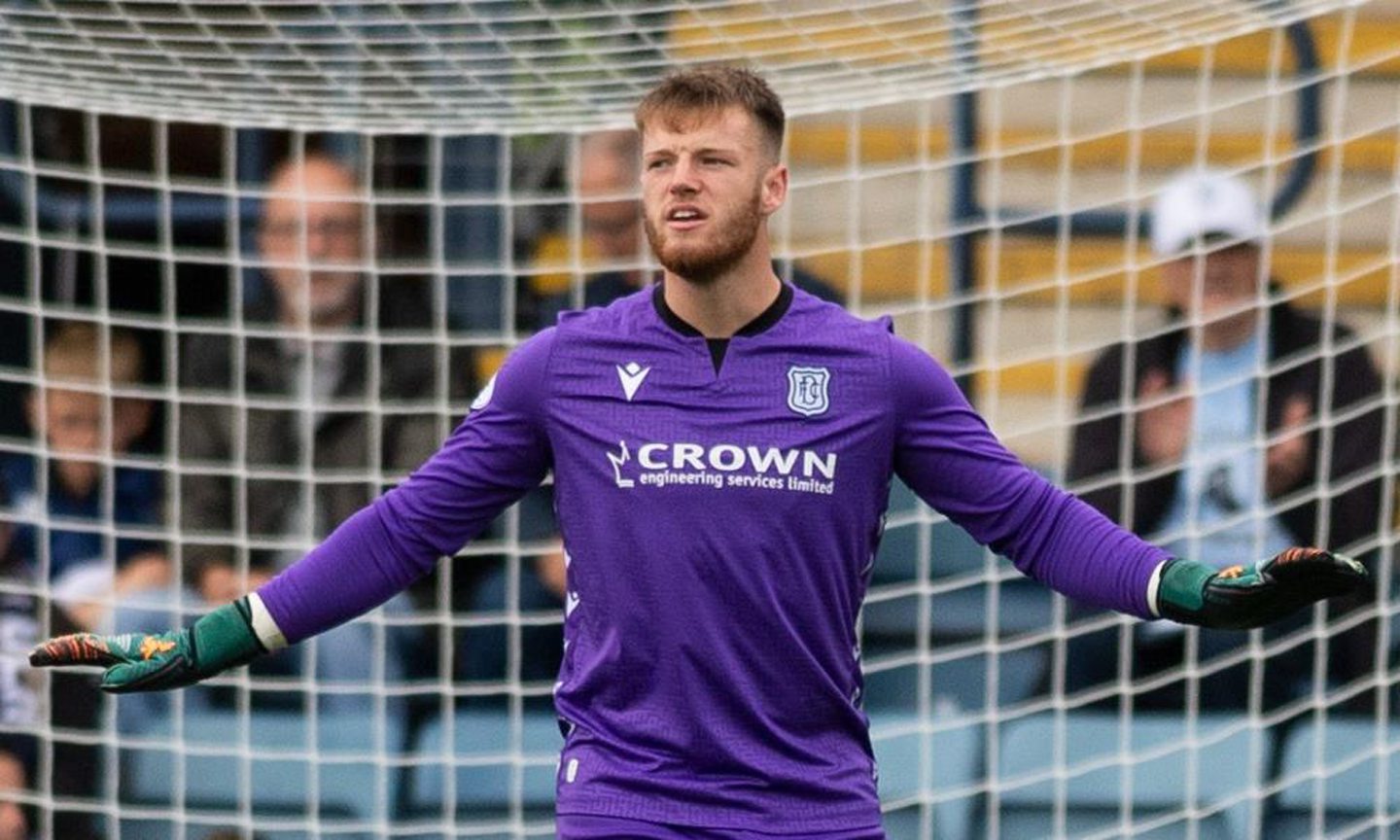 Dundee goalkeeper Harry Sharp has earned glowing praise from boss Gary Bowyer.