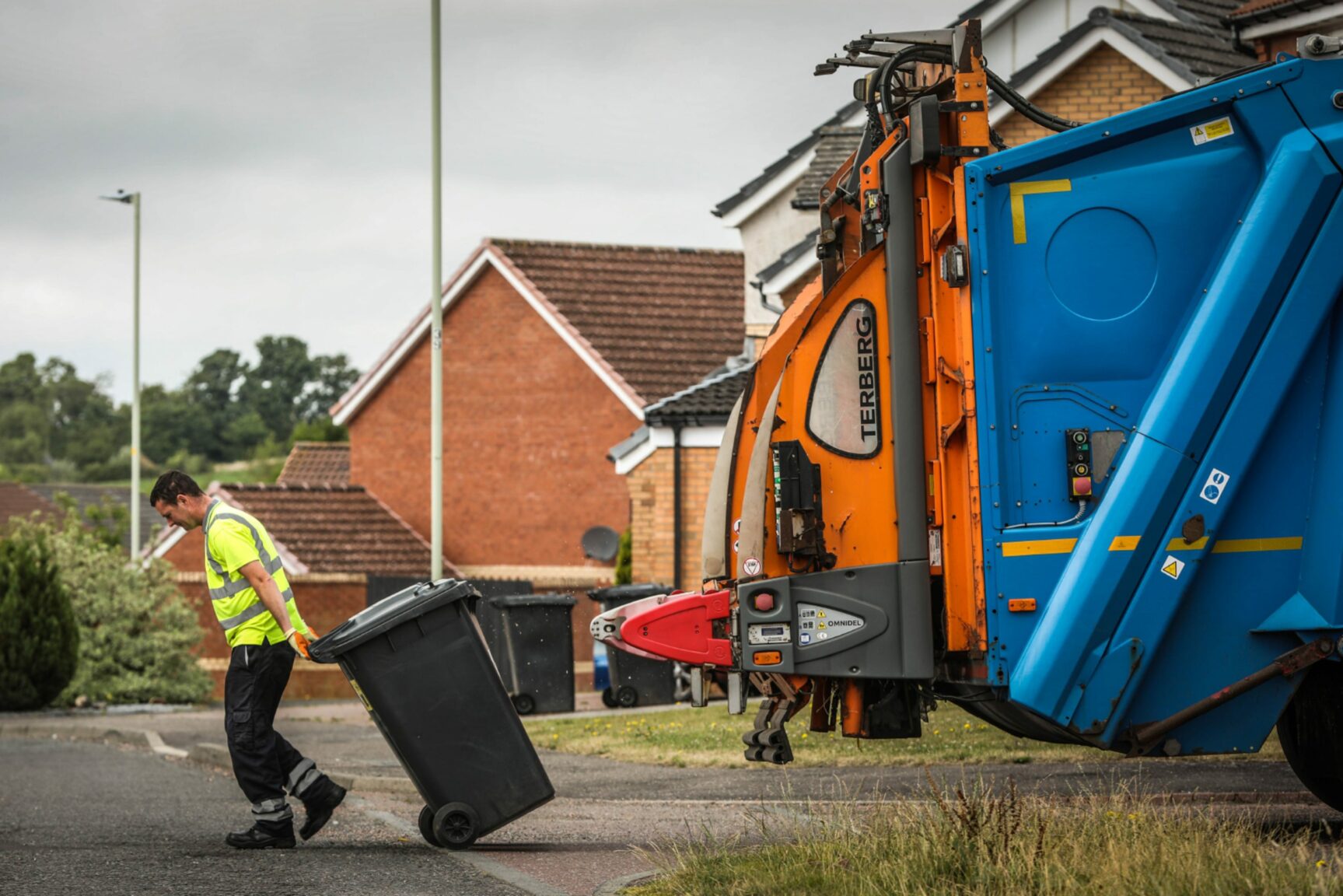 £11,000 spent on new app Dundee bin reminder app