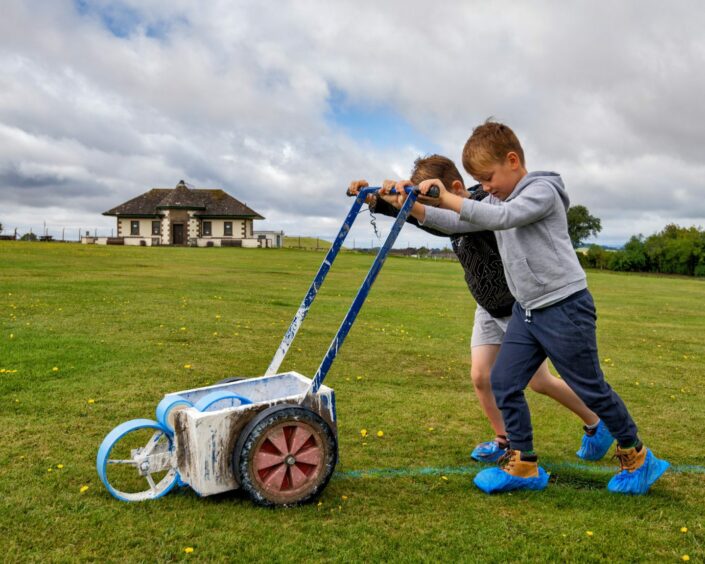 Kirriemuir Hill public art project