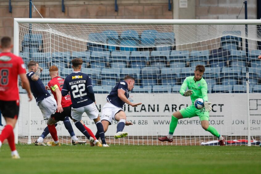 Harry Sharp denies Simon Murray during Dundee's 3-0 win over Queen's Park.
