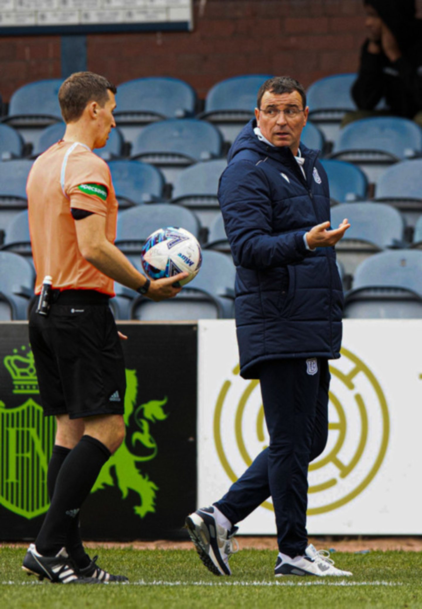 Dundee manager Gary Bowyer has words with the referee.