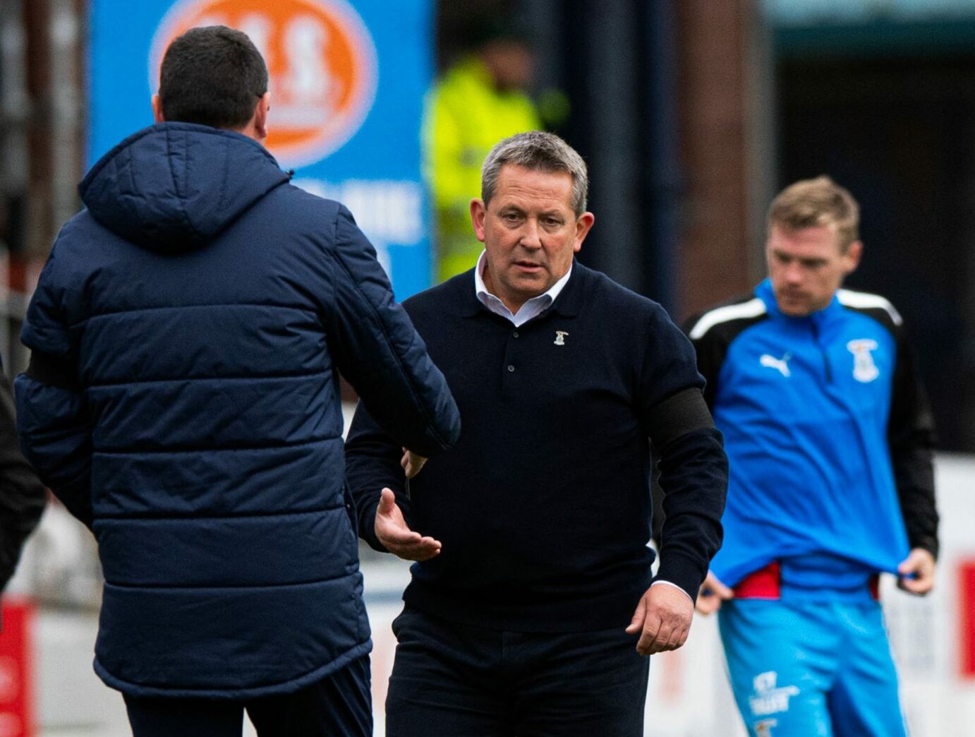 Gary Bowyer and Billy Dodds shake hands at full-time