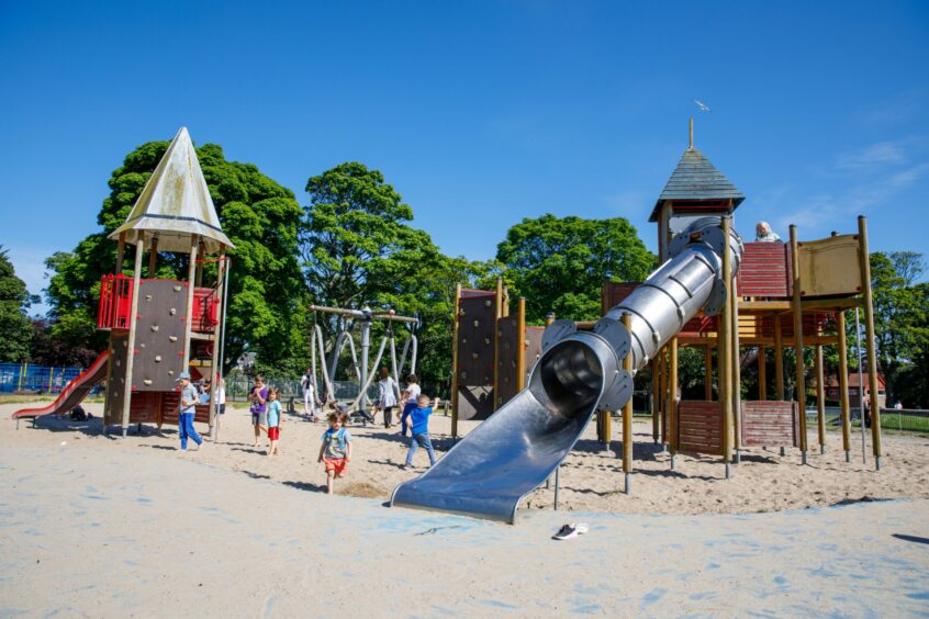children playing at Beveridge Park in Kirkcaldy
