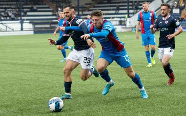 To go with story by Craig Cairns. Raith v Inverness verdict Picture shows; Dylan Easton battles with Daniel Mackay. Stark's Park, Kirkcaldy. Supplied by SNS Date; 03/09/2022